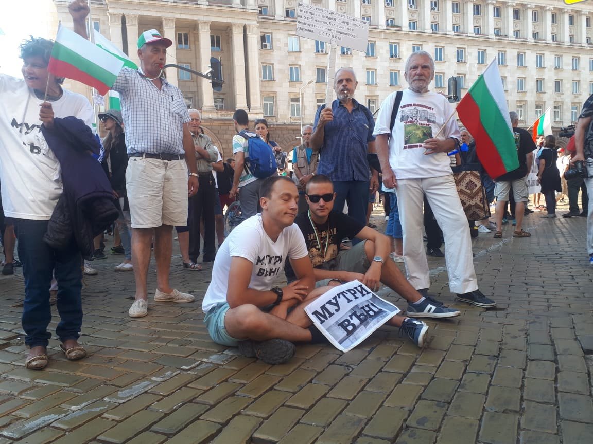 Протестът затвори движението в центъра на София. След като още