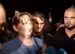 Демонстранти освиркаха Деница Сачева край БНТ (видео)