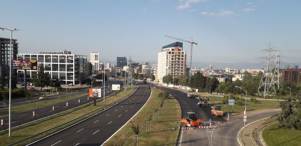 Движението по обновения участък на столичния бул България от Тодор Каблешков