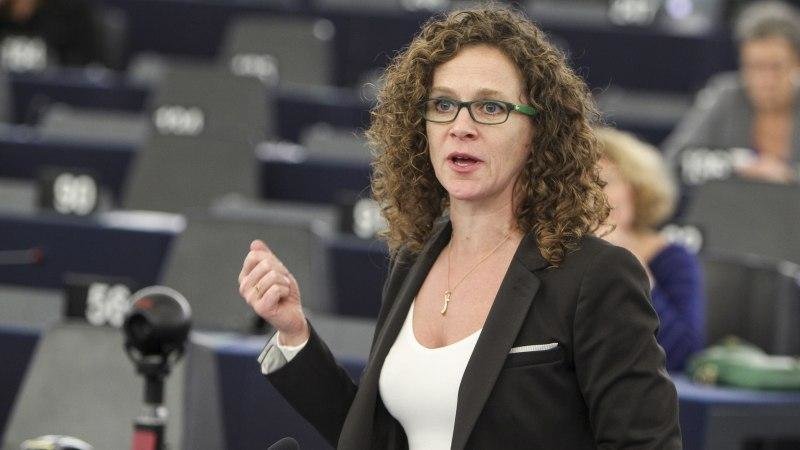 Софи инт Велд е евродепутат от нидерландската партия Демократи 66