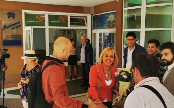 Манолова: Парламентът не е на Караянчева и на Борисов, не е частна фирма