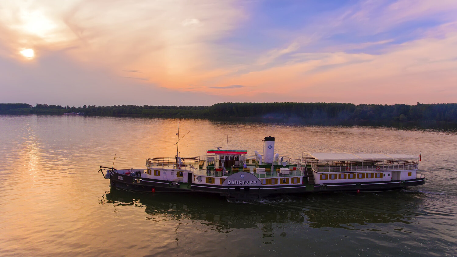 Днес на официална церемония беше открит реновираният параход Радецки По