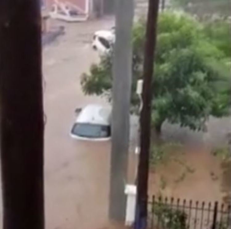 Средиземноморският циклон Янос който вилнее в Западна Гърция наводни пътища
