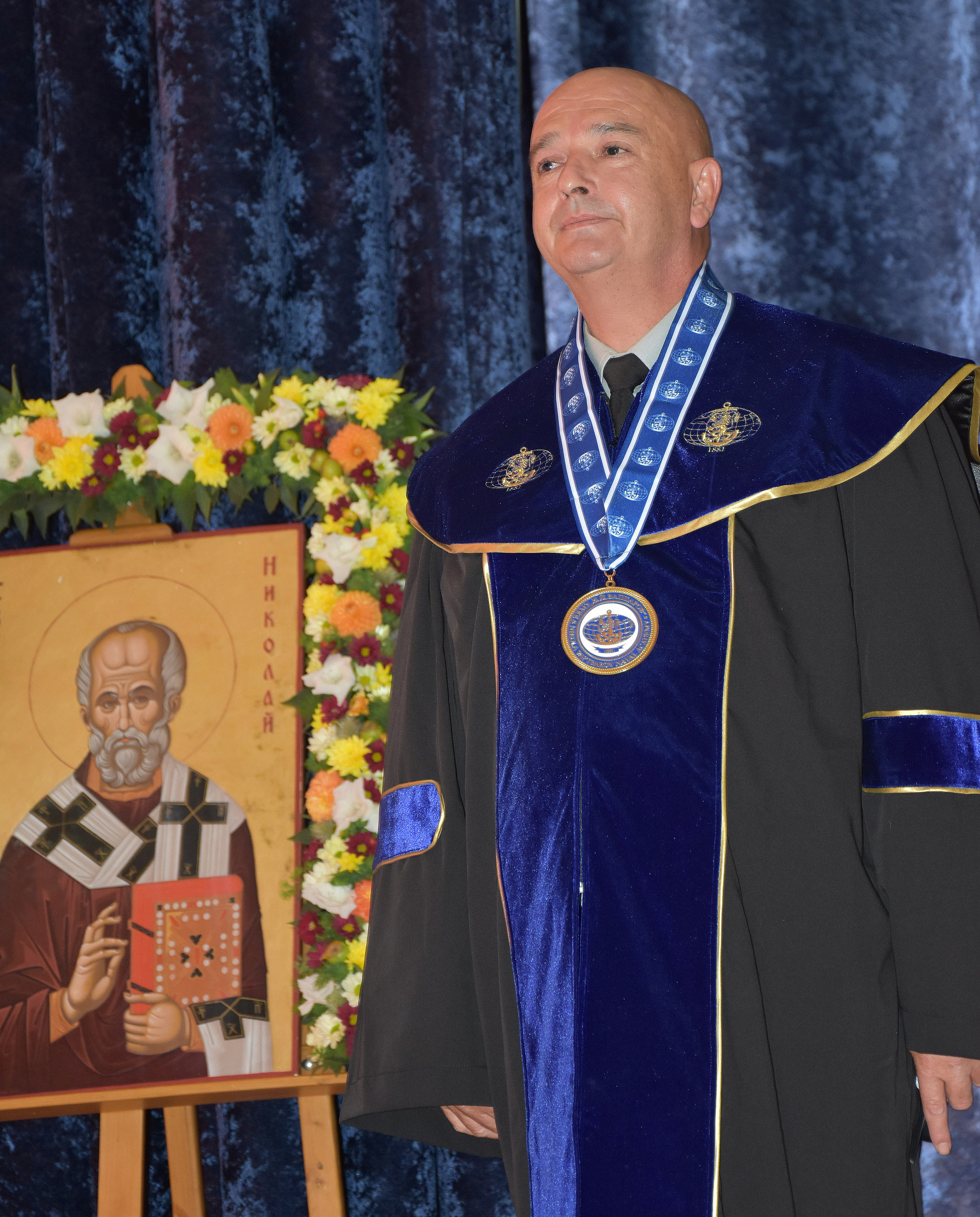 Началникът на ВМА ген Венцислав Мутафчийски се появи на церемония