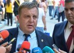 Красимир Каракачанов заяви готовност за оставка и нарече протеста ''сбор''. После се поправи