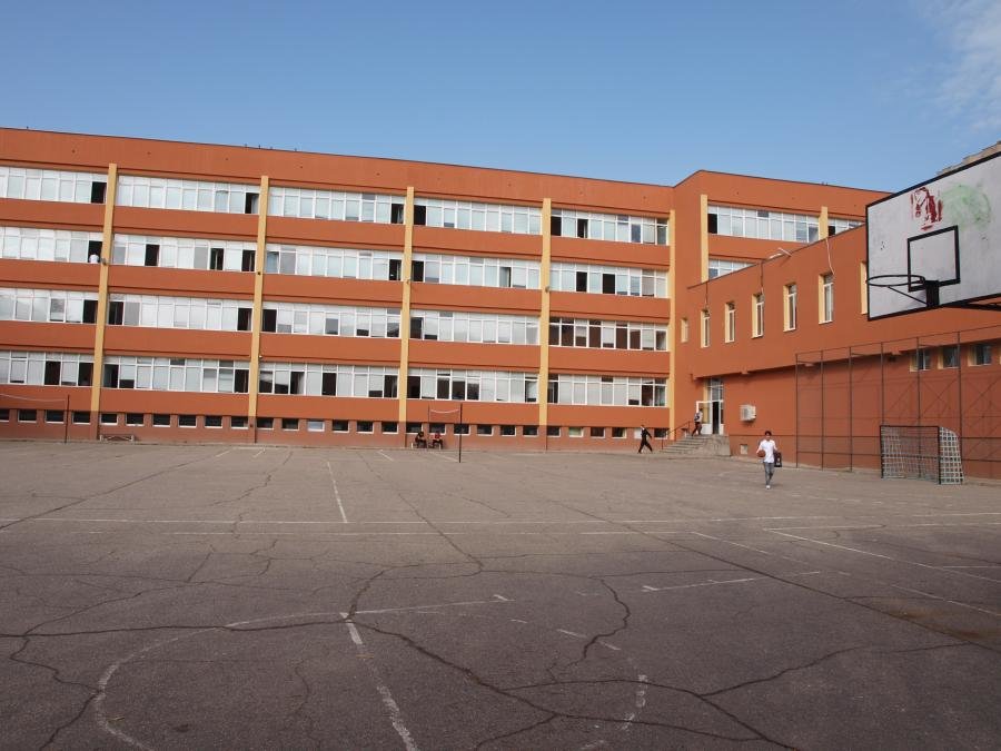 В 3 гимназии в Благоевград има случаи на заразени с COVID-19