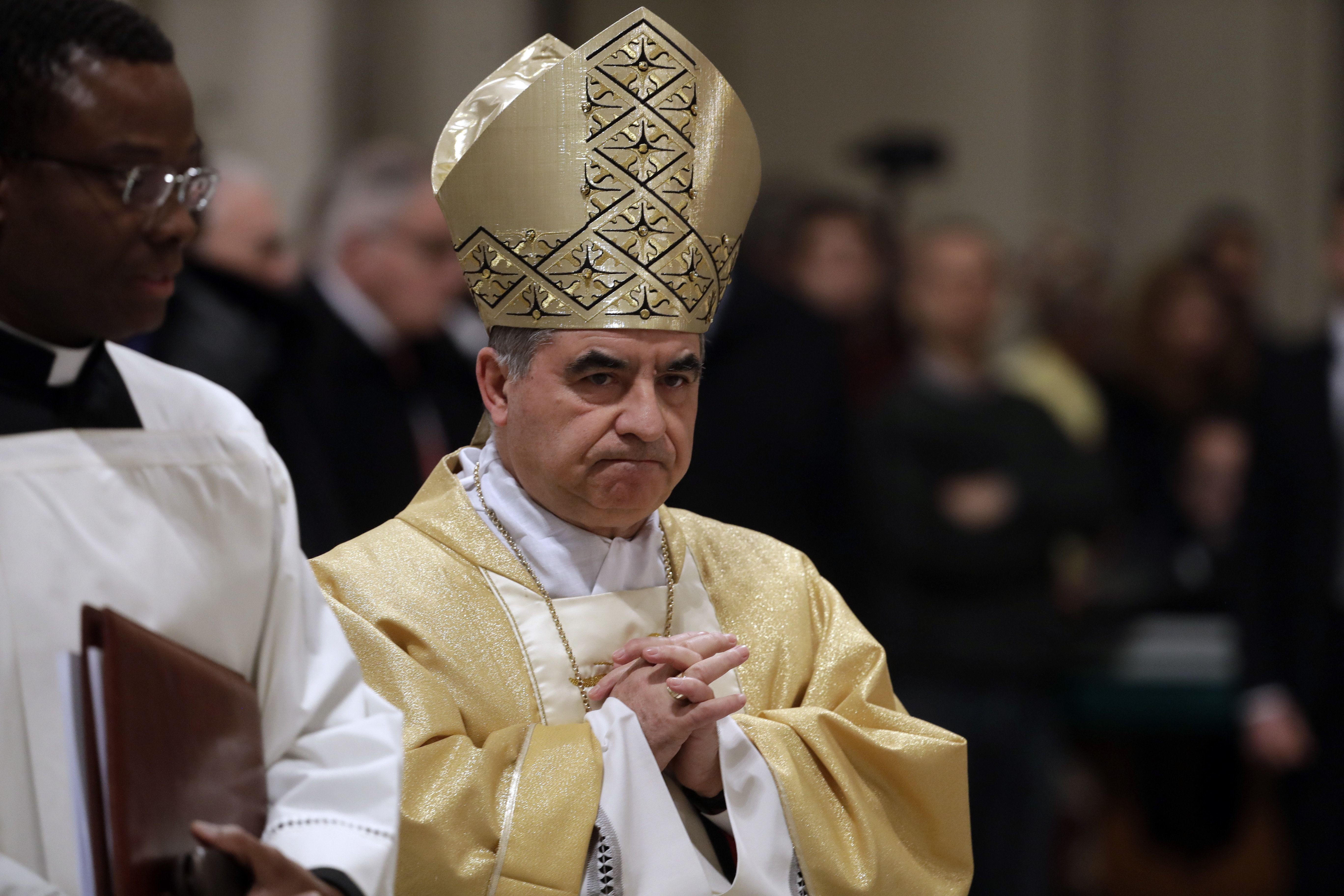 Кардинал Анджело Бечу се отказа от ключов пост в йерархията