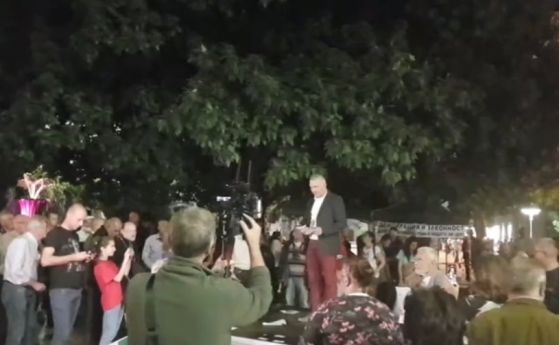 Ден 79: Протестиращи атакуваха сградата на БНТ. Полицията ги отблъсна