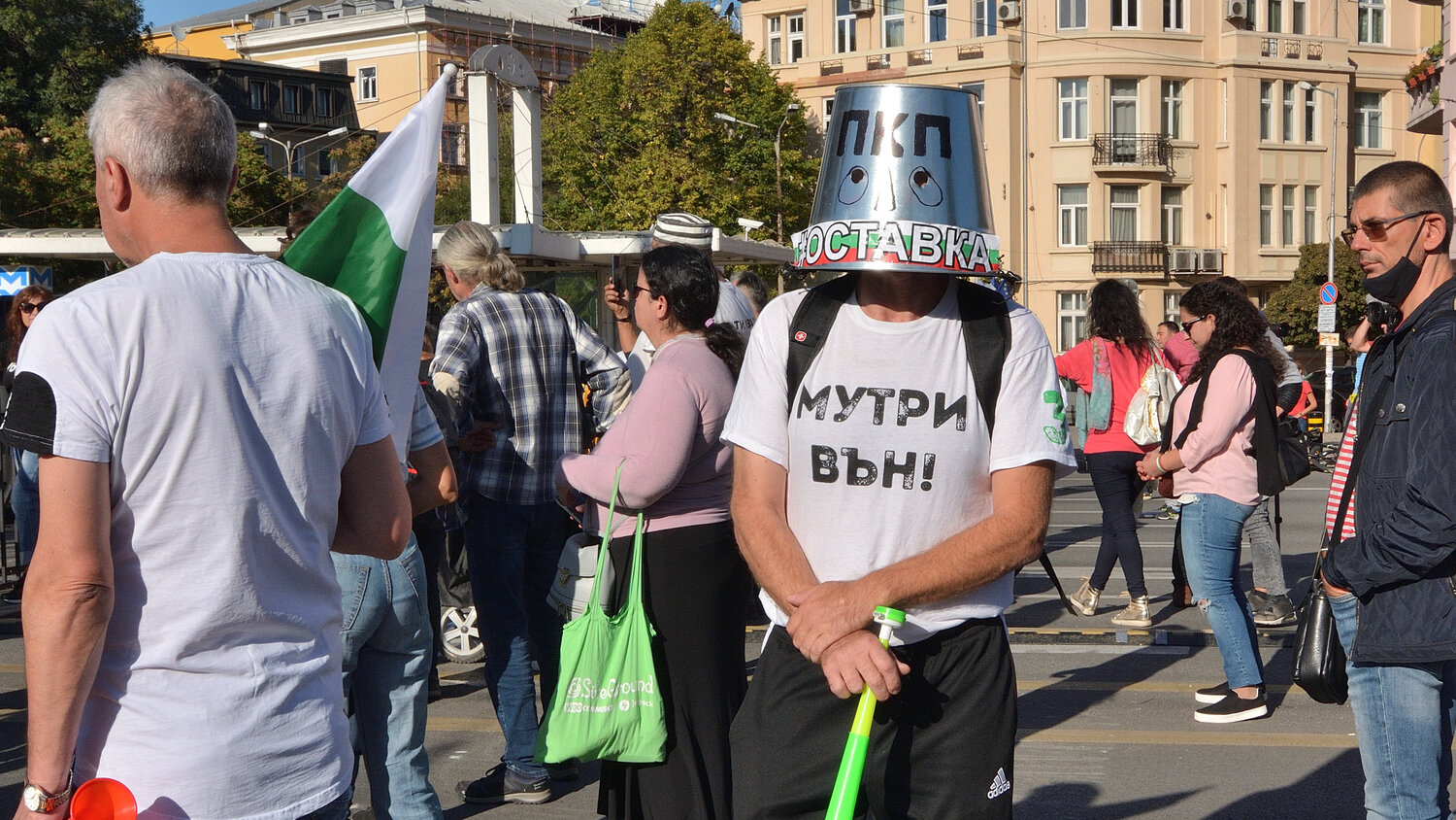 Хиляди хора изпълниха столичния Орлов мост на протестния концерт в неделя