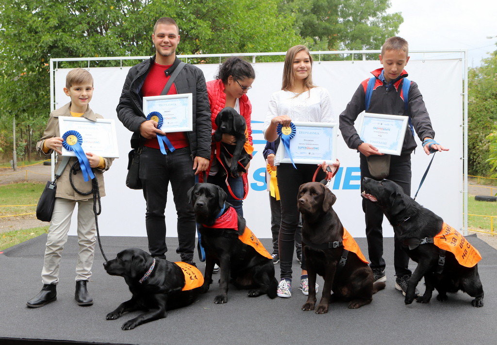 Четири обучени кучета асистенти на пациенти с диабет получиха своите дипломи