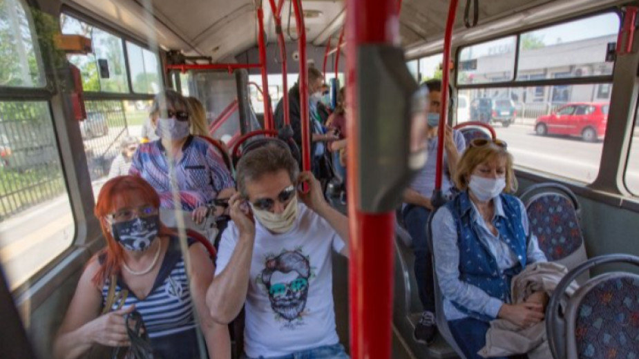 Възобновяват проверките за носене на маски в столичния градски транспорт