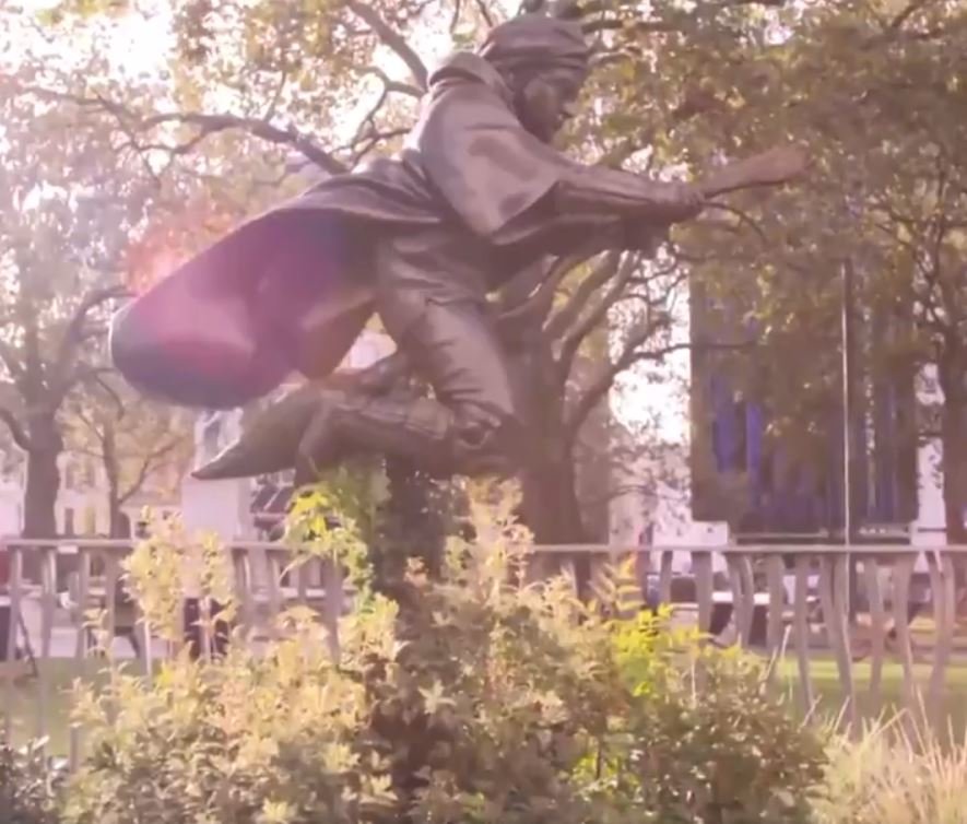 Бронзова статуя на магьосника Хари Потър се появи на лондонския площад