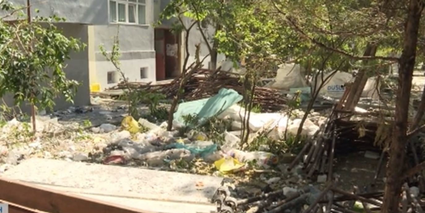 Некачествено саниране в центъра на Сливен което продължава вече година