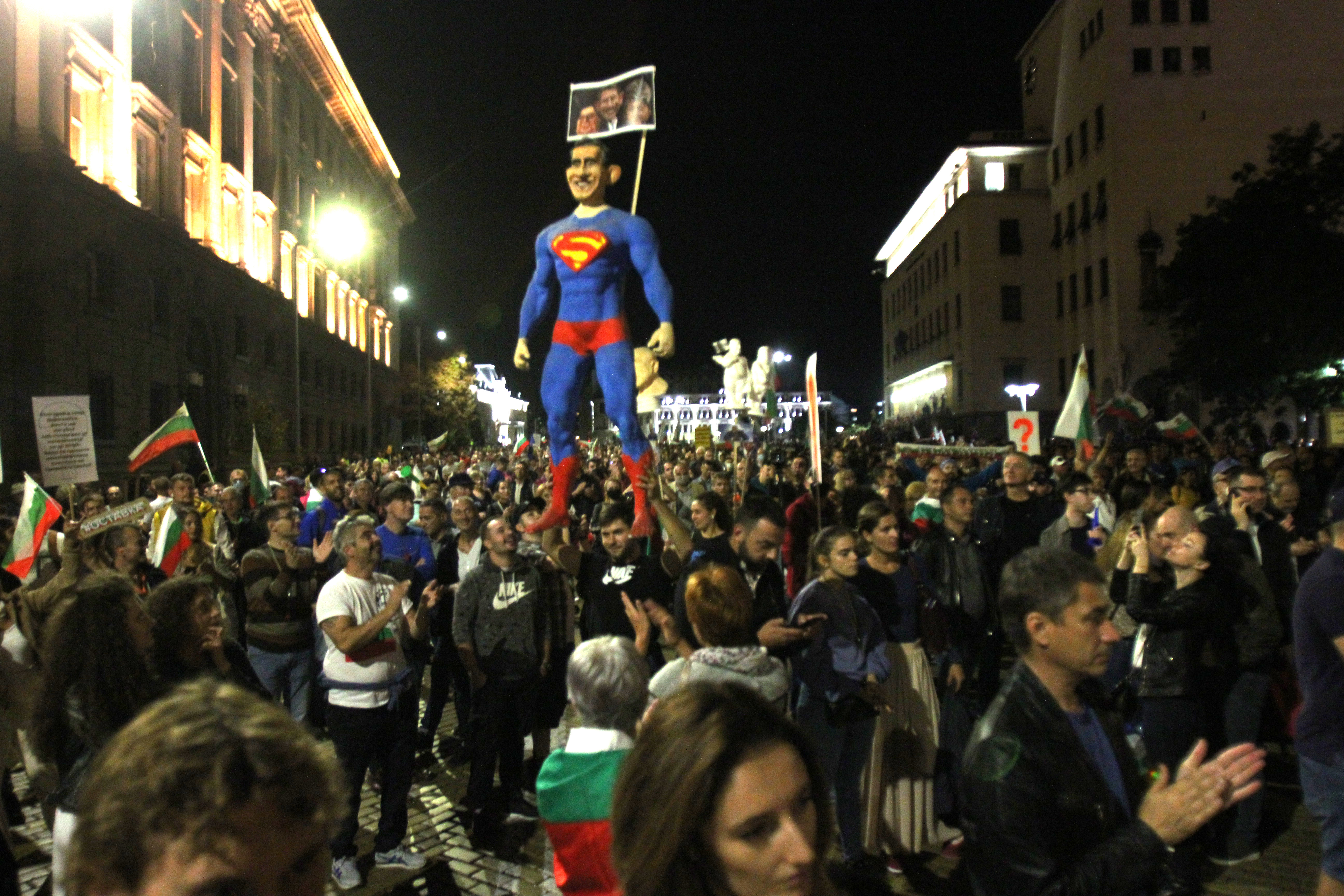 Как изглеждаше снощният протест под надслов Велико народно въстание IV