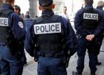Двама полицаи са ранени при стрелба късно снощи близо до Париж