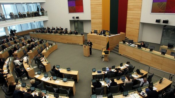 Гражданите на Литва са призовани от властите да си носят