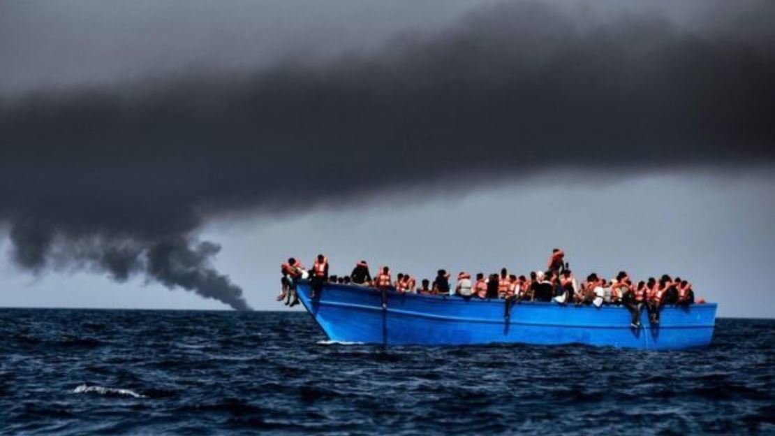 Най-малко 11 мигранти са загинали, след като лодката им е