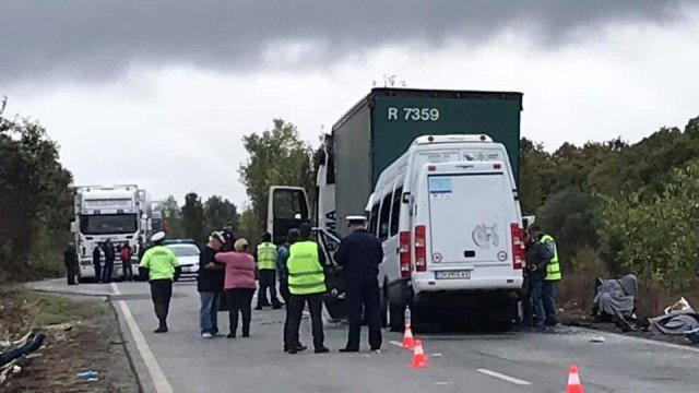 Украинският шофьор на товарния камион от катастрофата край Лесово остава