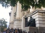 Студенти на протест пред Ректората: Оставка