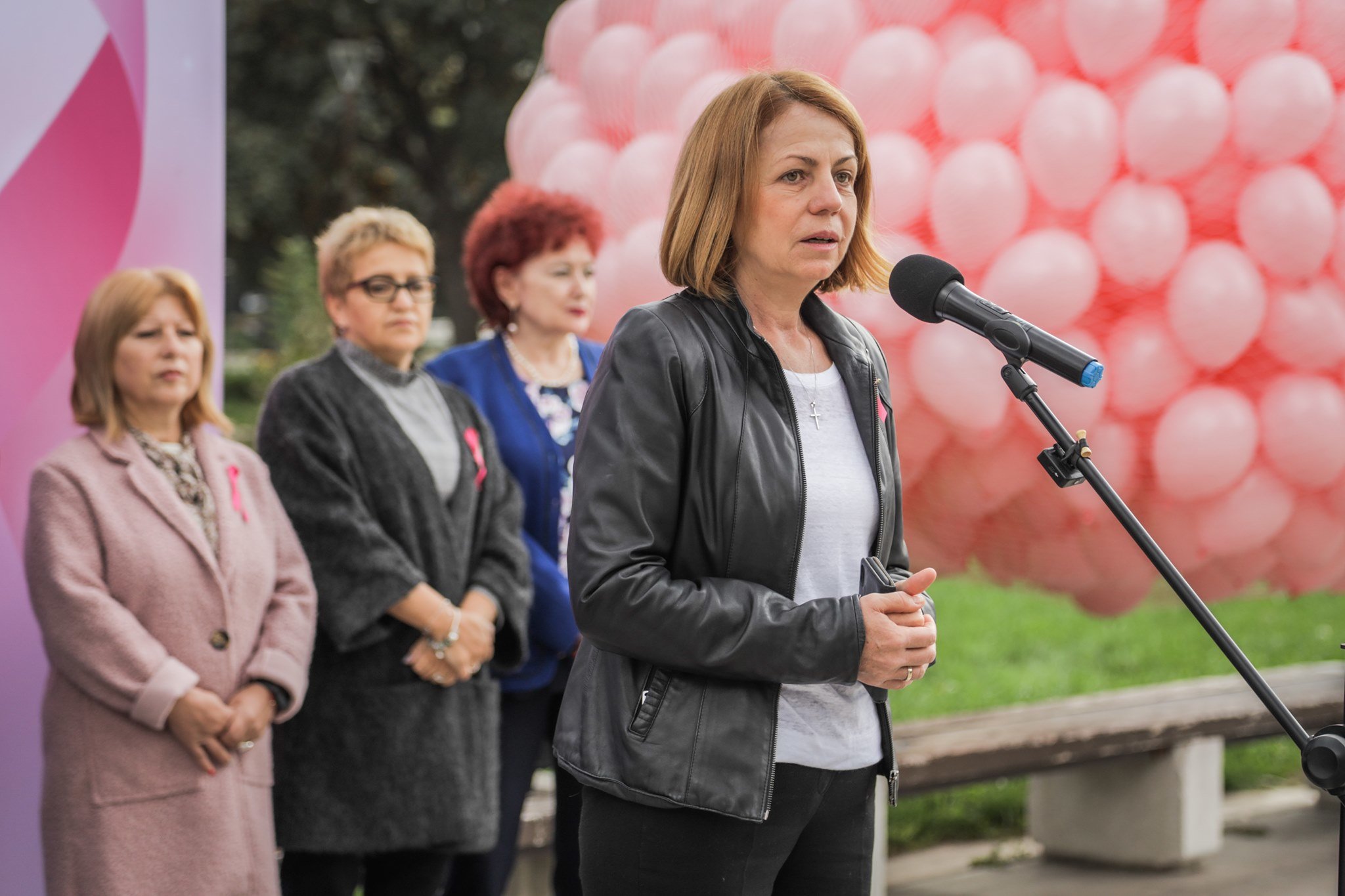 Розови балони полетяха днес в памет на жените, загубили битката