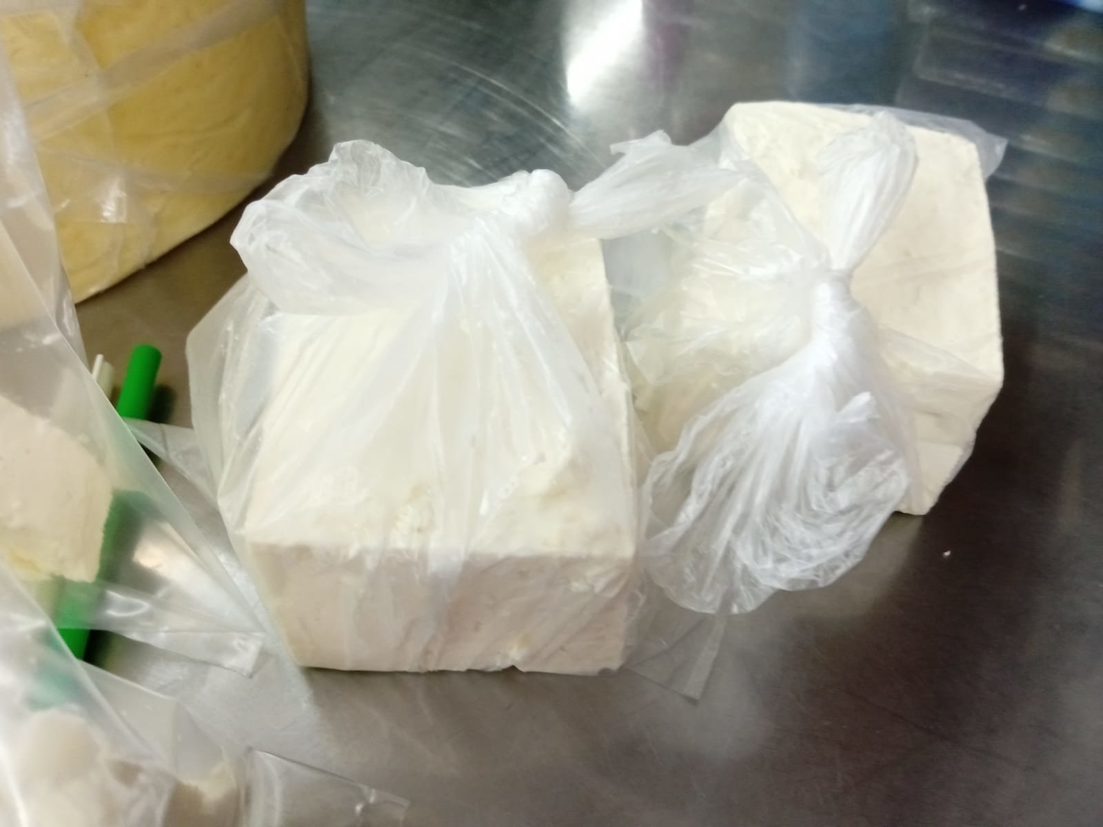 Българската агенция по безопасност на храните откри нарушения в сирене