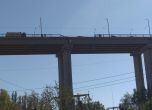 Камион падна от Аспаруховия мост, шофьорът е починал