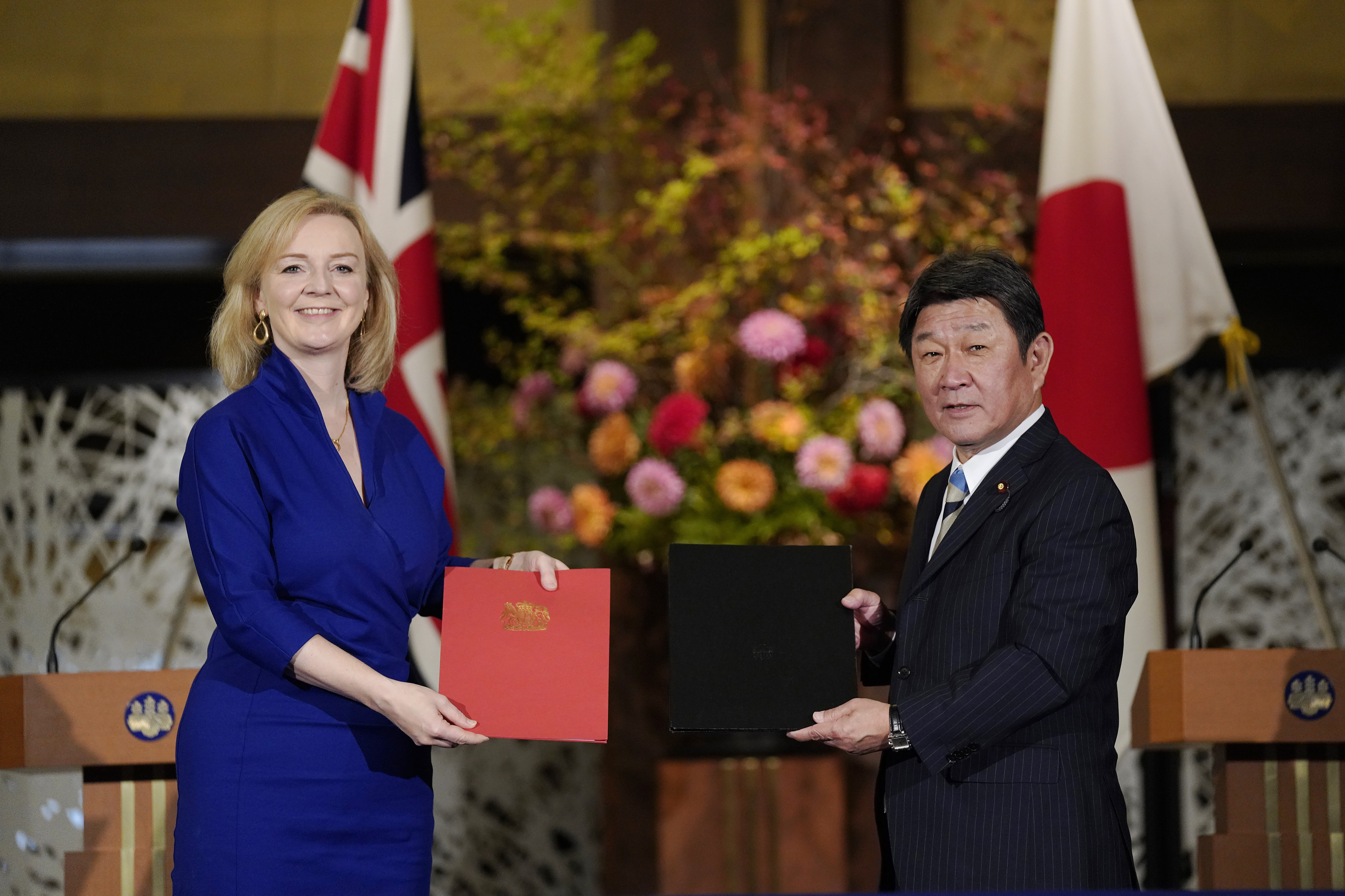 Великобритания и Япония подписаха споразумение за свободна търговия на официална