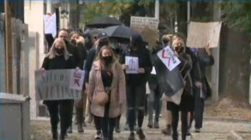 Протест в София пред посолството на Полша срещу криминализирането на