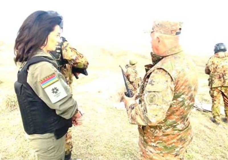 Анна Акопян съпругата на арменския премиер Никол Пашинян в момента
