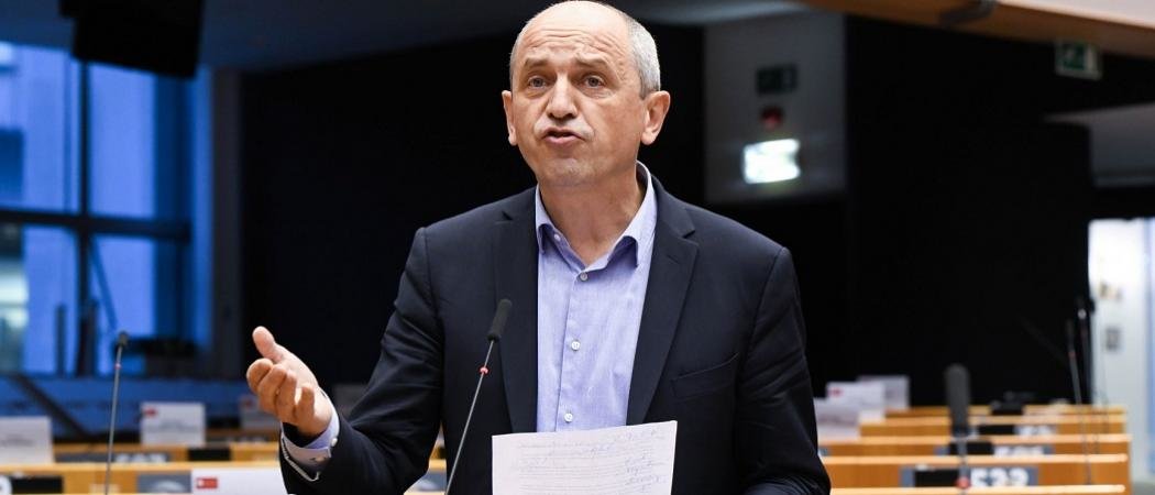 Френският евродепутат Пиер Ларутюру започна днес гладна стачка, за да