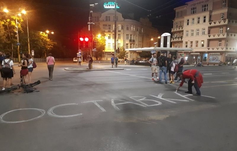 За 112 а поредна вечер се провеждат антиправителствени протести в София