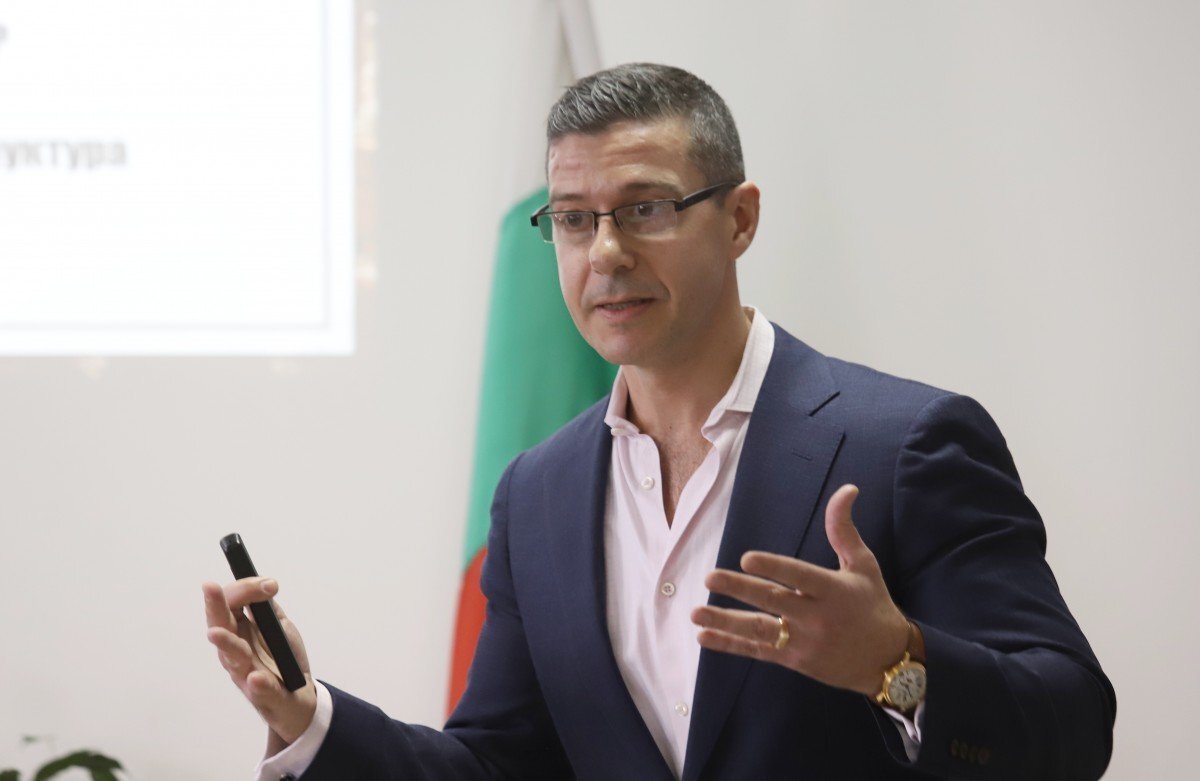 Генералният директор на БНР Андон Балтаков оттеля оставката си Той