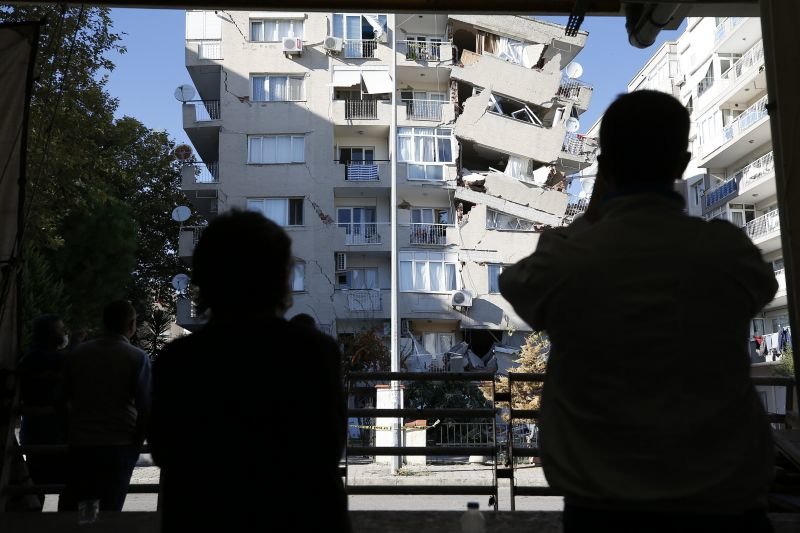Най малко 51 души са загинали при силното земетресение в Измир  Западна