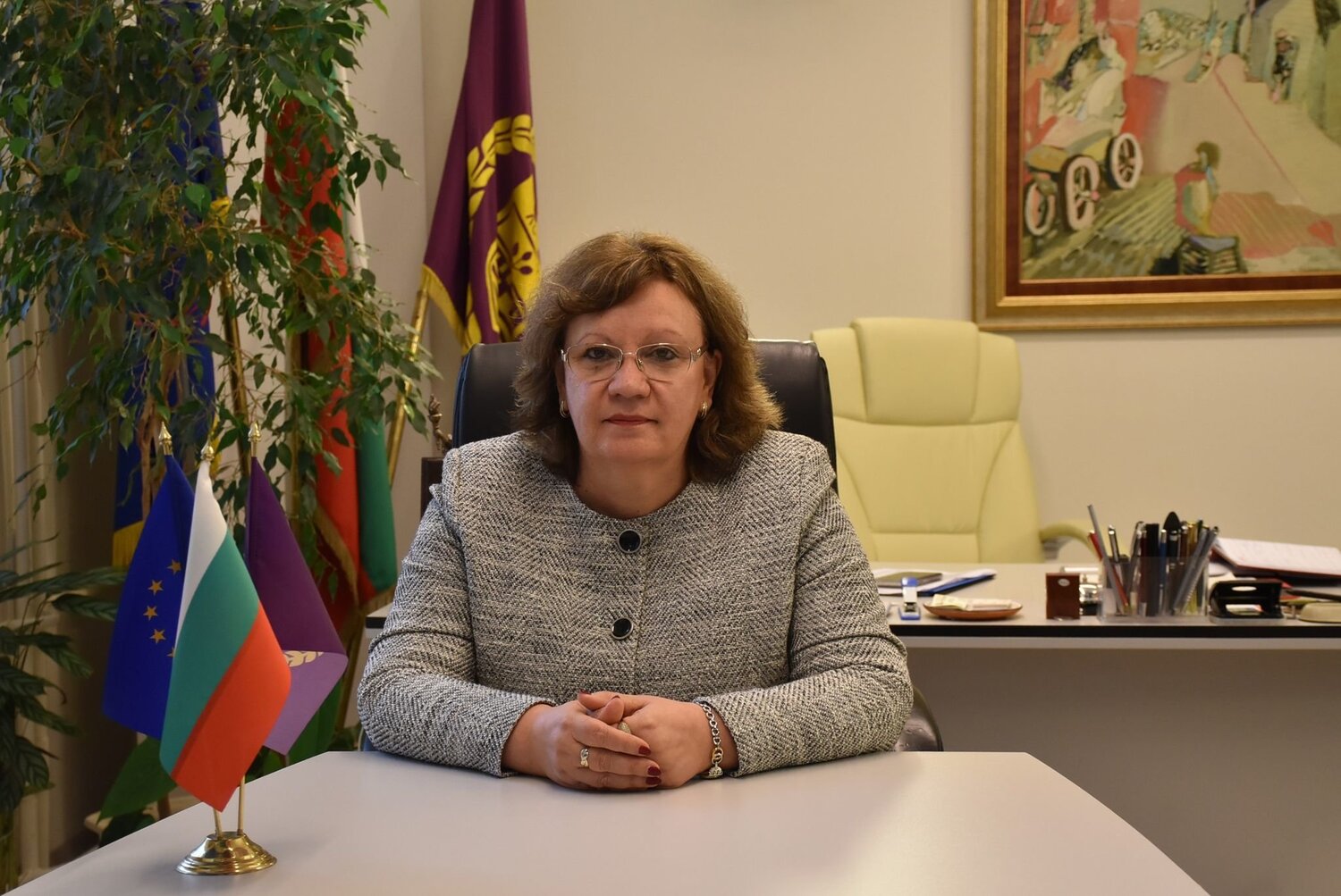 Кметът на Ловеч Корнелия Маринова е с положителен тест за