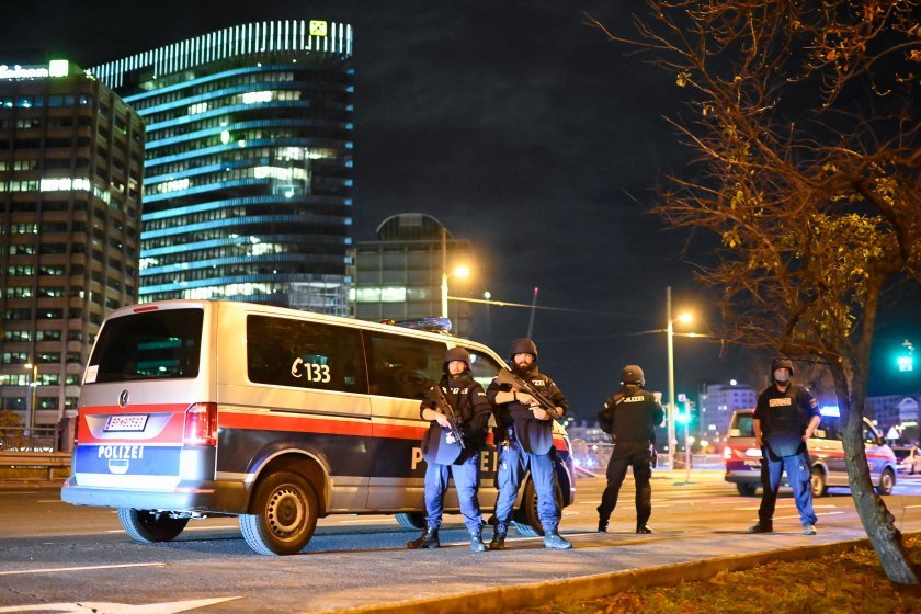 Стрелбата в центъра на Виена снощи е взела втора цивилна