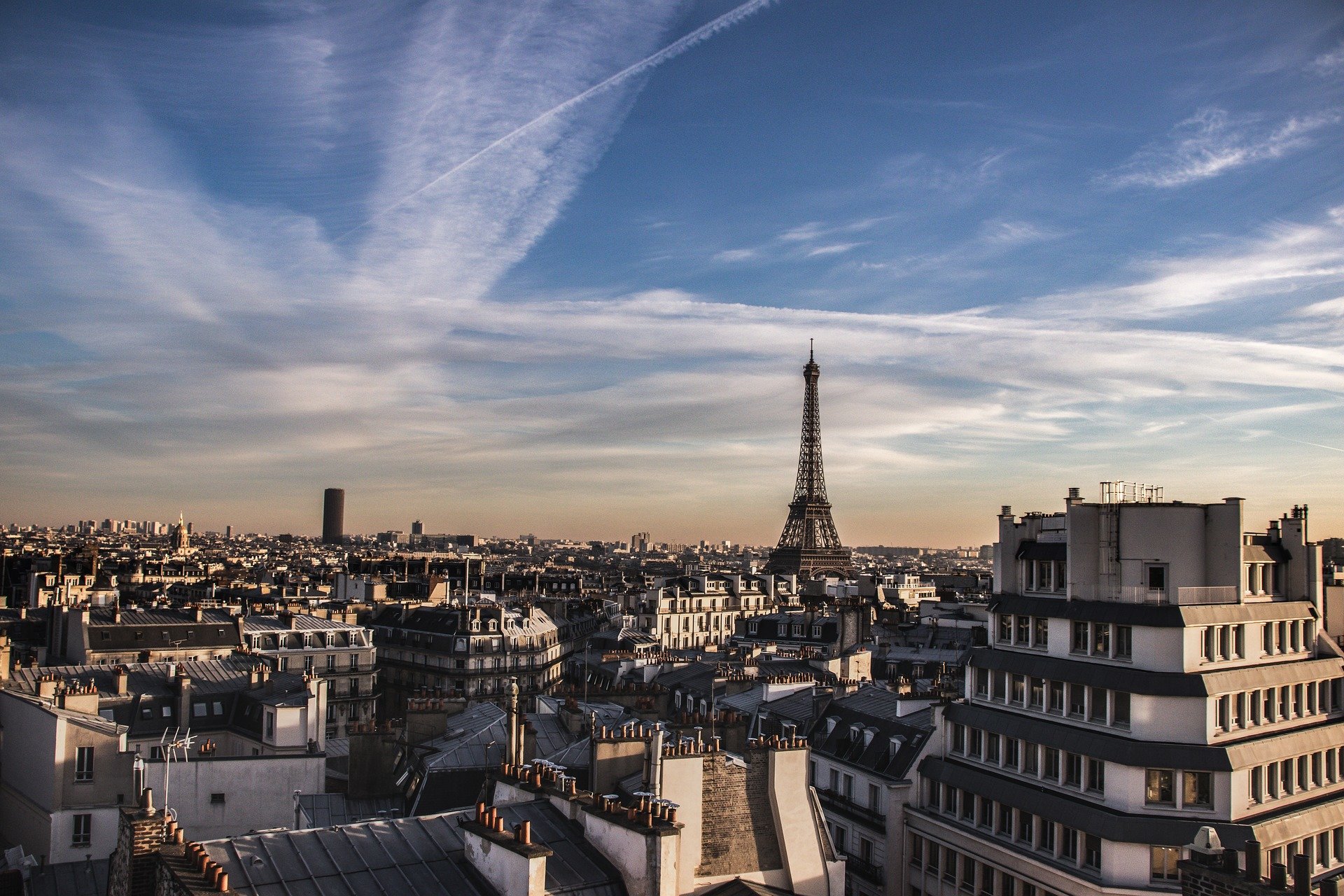 Мъж въоръжен с мачете е арестуван в Париж съобщава говорител