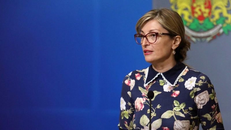 Вицепремиерът и министър на външните работи се самоизолира Екатерина Захариева