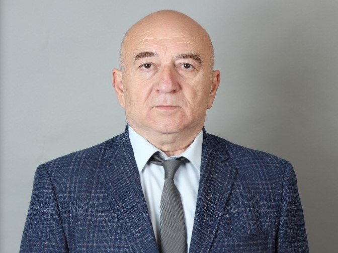 61 годишният председател на Общинския съвет в Харманли Иван Димитров е