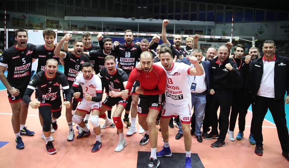 Десет волейболисти от Нефтохимик Бургас са с COVID 19 съобщи клубът