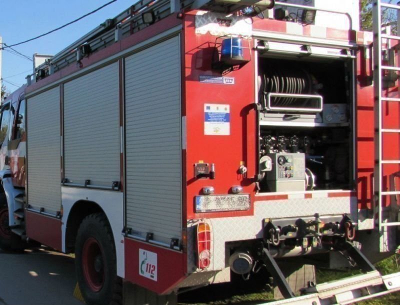 Голям пожар гори в хранителен завод за преработка на плодове