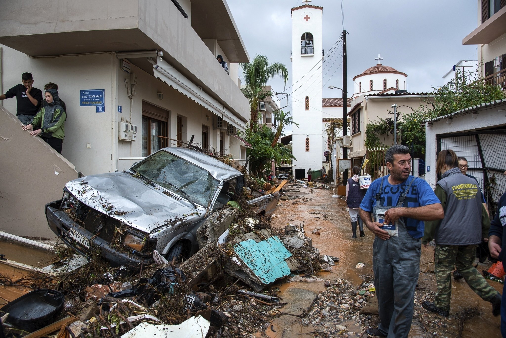 Проливните дъждове на гръцкия остров Крит предизвикаха тежки материални щети