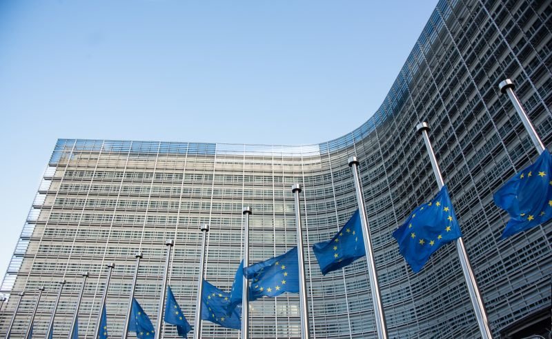 Европейската комисия започна изграждането на Европейски здравен съюз, като излезе