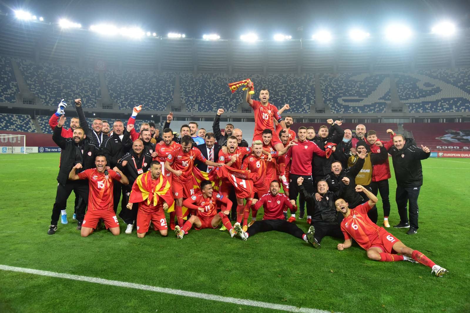 Тези дни македонският национален отбор по футбол е хит в