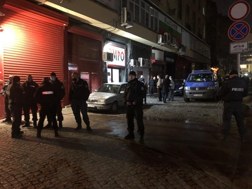 Полицията в София изяснява инцидент пред централата на ВМРО където