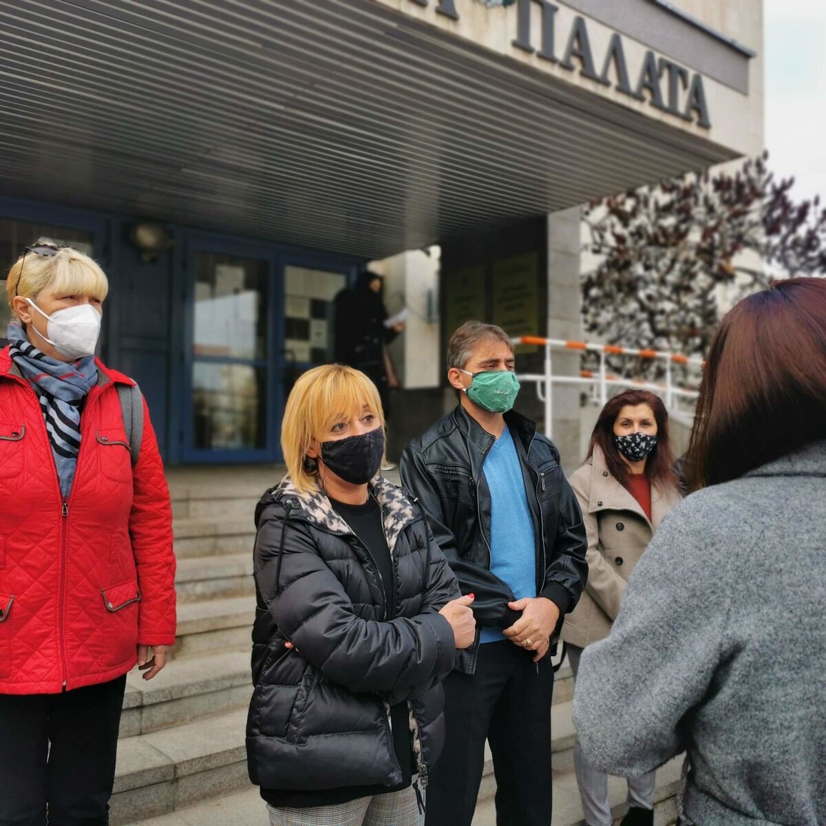 Борисов да не обикаля държавата да спре при палатката на