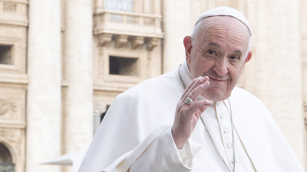 Нов скандал избухна във Ватикана заради лайк под снимка на