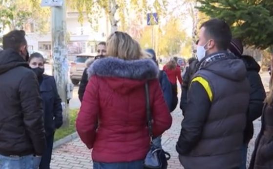 Танцови състави и спортни клубове във Велико Търново на протест пред РЗИ
