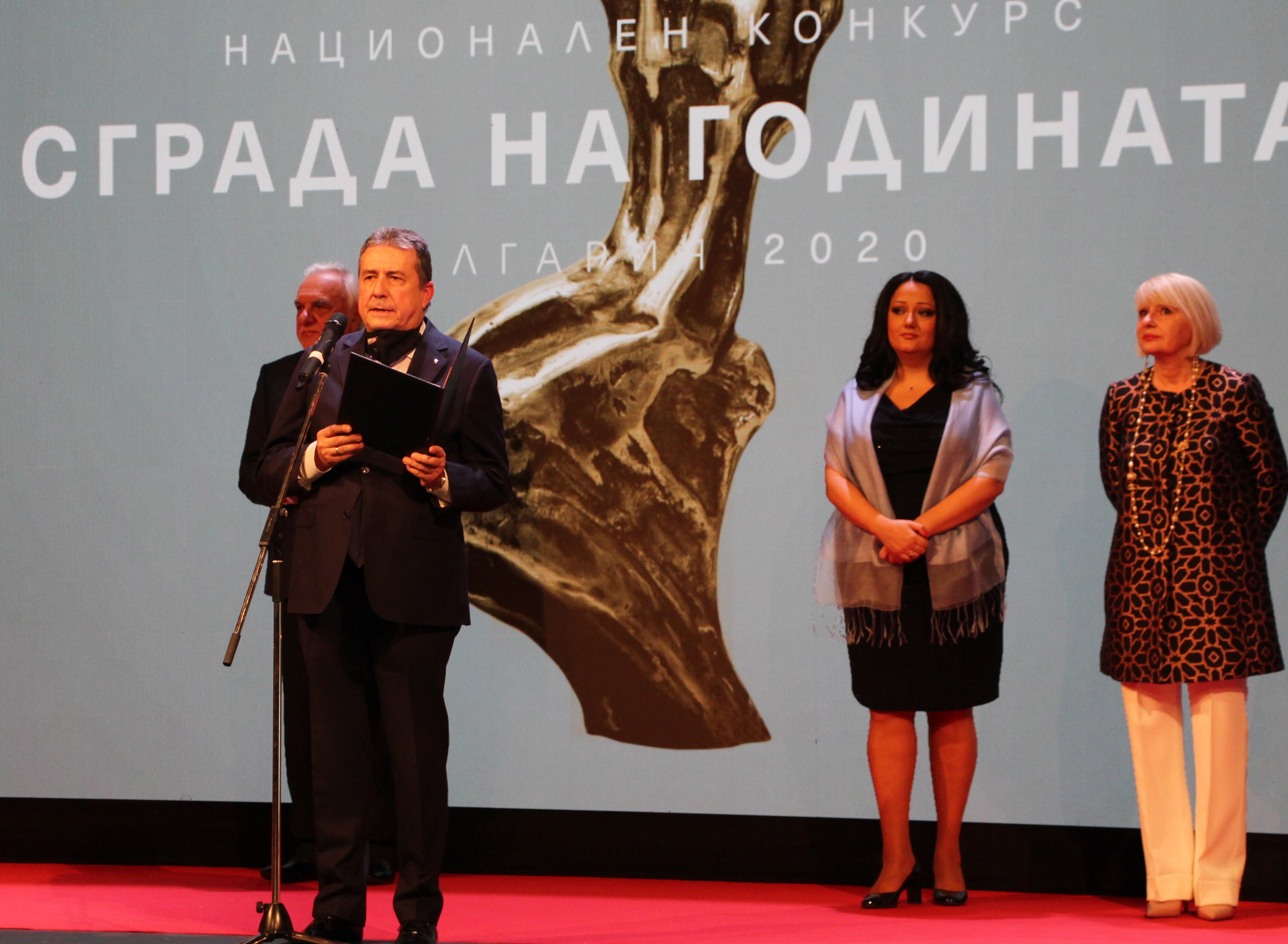 Заместник министърът на регионалното развитие и благоустройството Валентин Йовев връчи награда