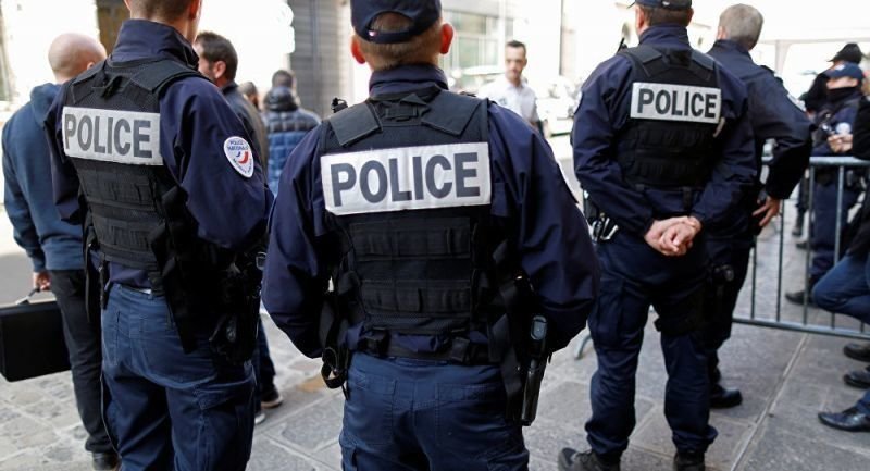 Трима полицаи са застреляни в Централна Франция а четвърти е