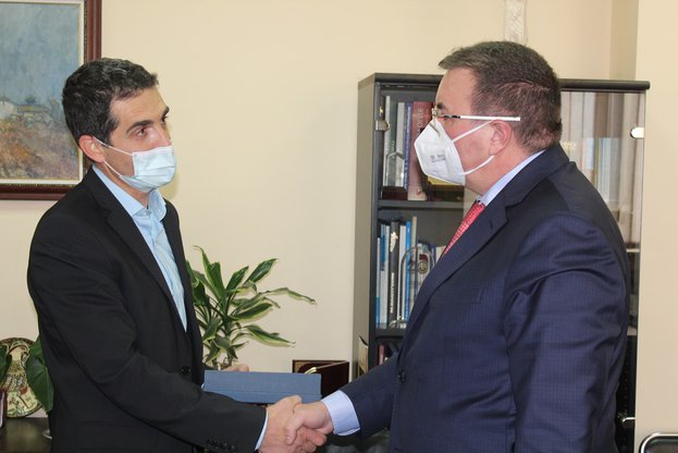 Министърът на здравеопазването проф Костадин Ангелов получи награда Човек на